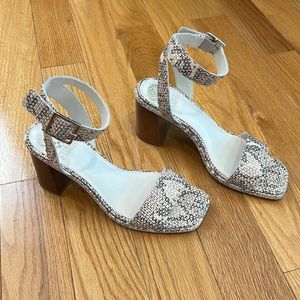 Vince Camuto block heel sandals. Never worn. Size 8.5